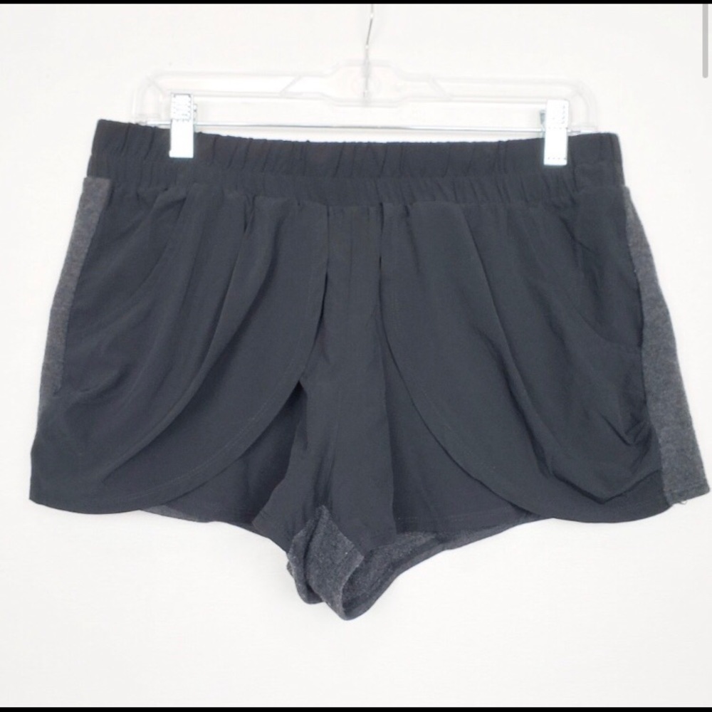 Fabletics Black and Gray pants size medium